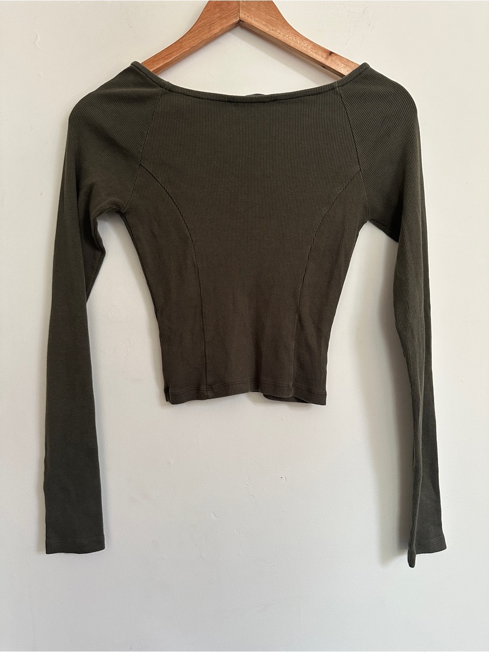 Abercrombie V-Neck Ruched Top - Picture 6 of 8
